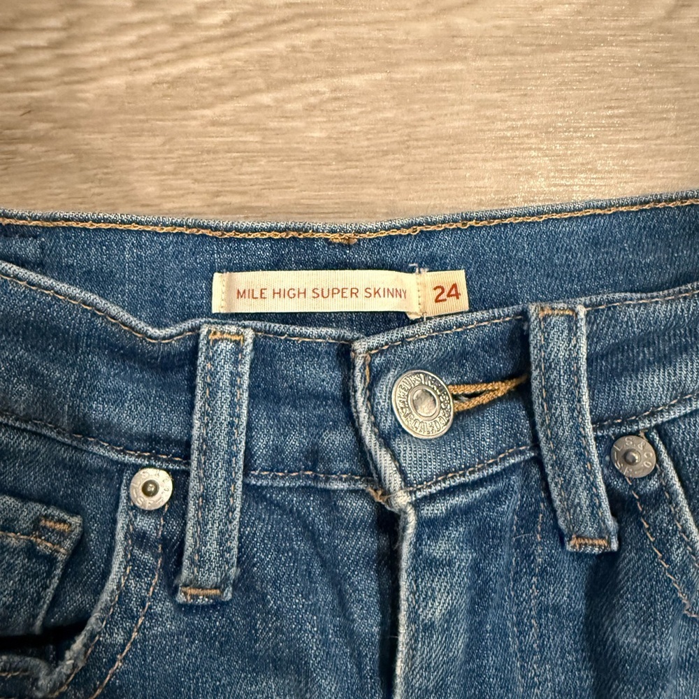 Levi's Women's Mile High Super Skinny Jeans. Size 24. Gently used. - Picture 5 of 5